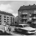 Neubauten an der Fritz-Reuter-Straße, PKW "Wartburg" - 1968