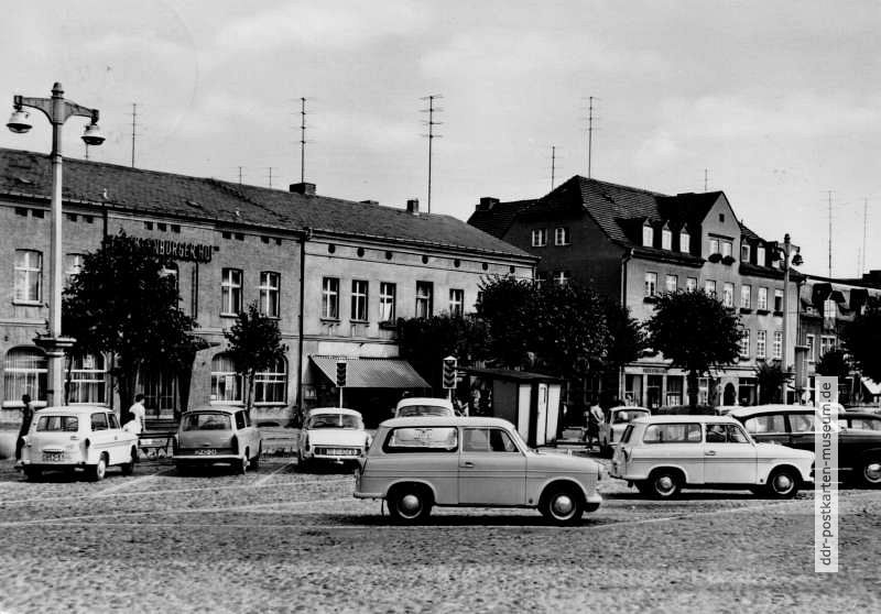 Trabitreffpunkt auf dem Parkplatz am Markt in Fürstenberg (Havel) - 1970uerstenberg