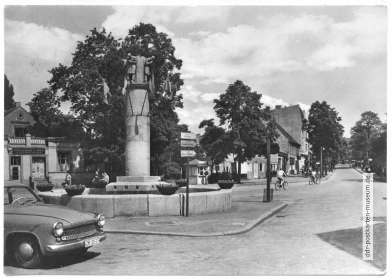 Bahnhofstraße und Glasmacherbrunnen - 1966