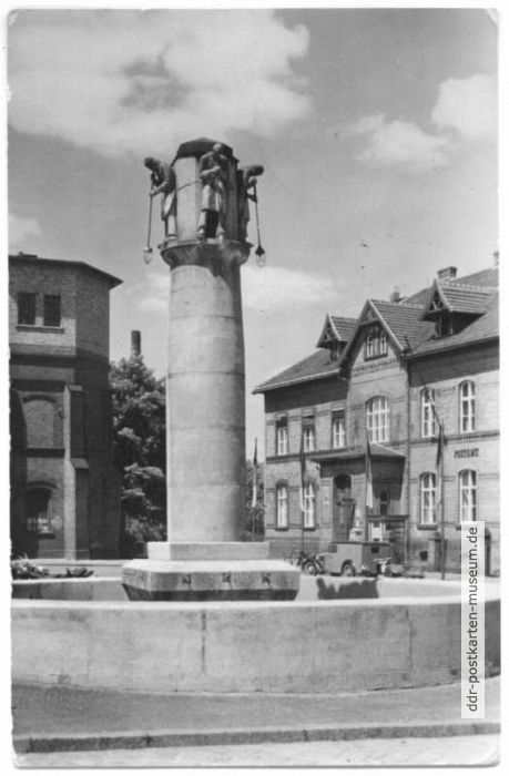 Glasmacherbrunnen und Postamt - 1959