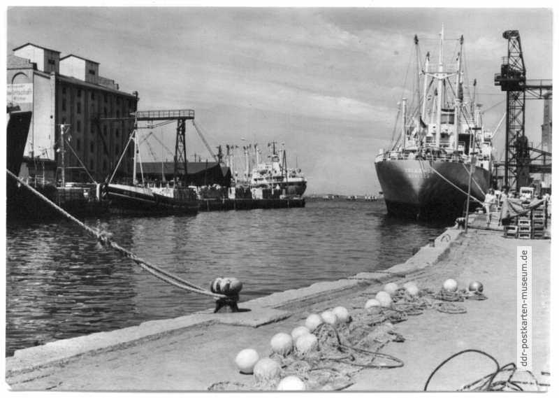 Frachtschiff M.S. "Tollense" im Hafen von Wismar - 1975
