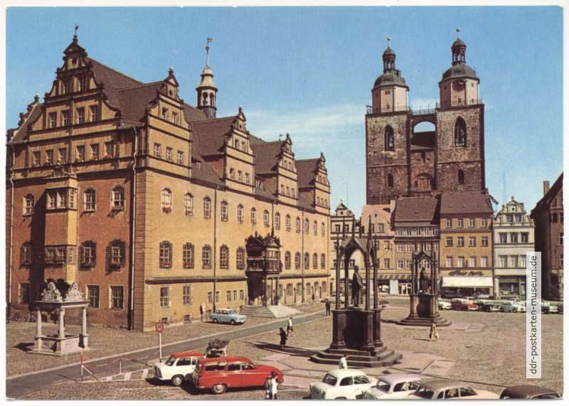 Markt mit Rathaus, Luther-Denkmal und Blick zur Stadtkirche - 1976 / 1979