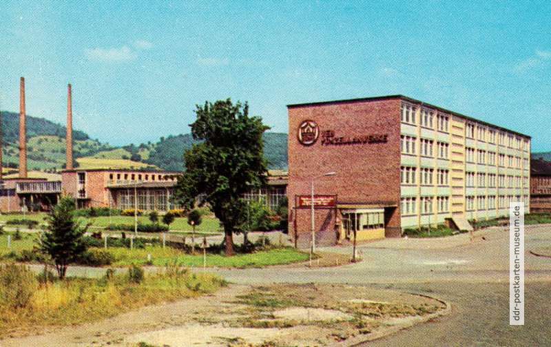 Blick auf Verwaltungsgebäude und Werk des VEB Porzellanwerk in Kahla (Bezirk Gera) - 1970