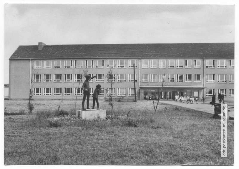 Kosmonautenviertel, 7. Oberschule - 1973
