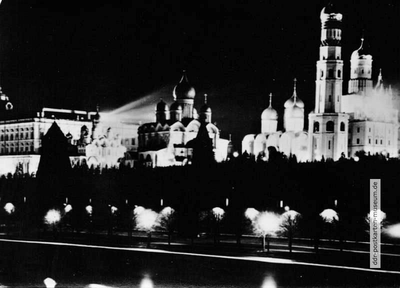 Blick auf den Moskauer Kreml am Abend des 7. November (Jahrestag der Großen Oktoberrevolution) - 1957