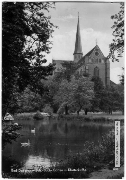 Klosterkirche und Schwanenteich im Sebastian-Bach-Garten - 1961