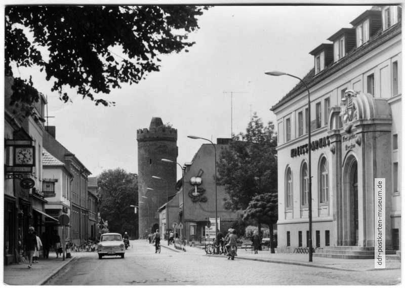 Ernst-Thälmann-Straße, Luckauer Tor, Kreissparkasse - 1971 / 1972