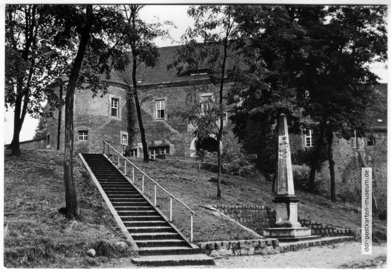 Jugendherberge "Burg Eisenhardt", Postmeilensäule - 1978