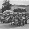Garten des "Cafe Warschau" in der Stalinallee - 1957