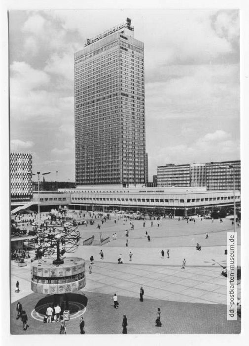 Alexanderplatz, Hotel Stadt Berlin, Weltzeituhr - 1977