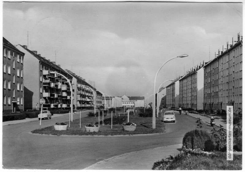 Neubauten an der Straße des Sozialismus - 1971