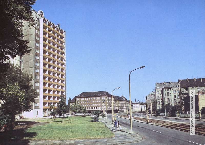 14-geschossiges Hochhaus am Bernsbachplatz - 1990