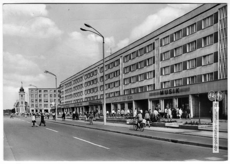 Ladenstraße an der August-Bebel-Straße - 1974