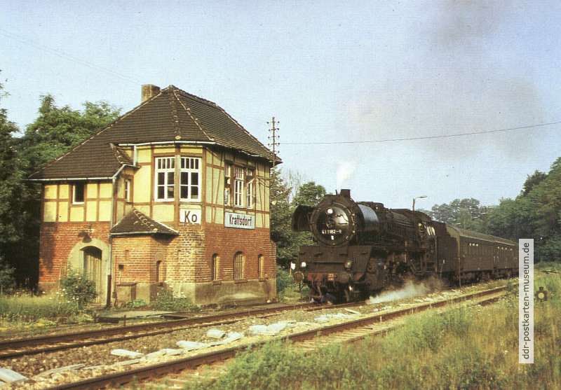 Dampflok 41 1182-9 am Stellwerk vom Bahnhof Kraftsdorf - 1989