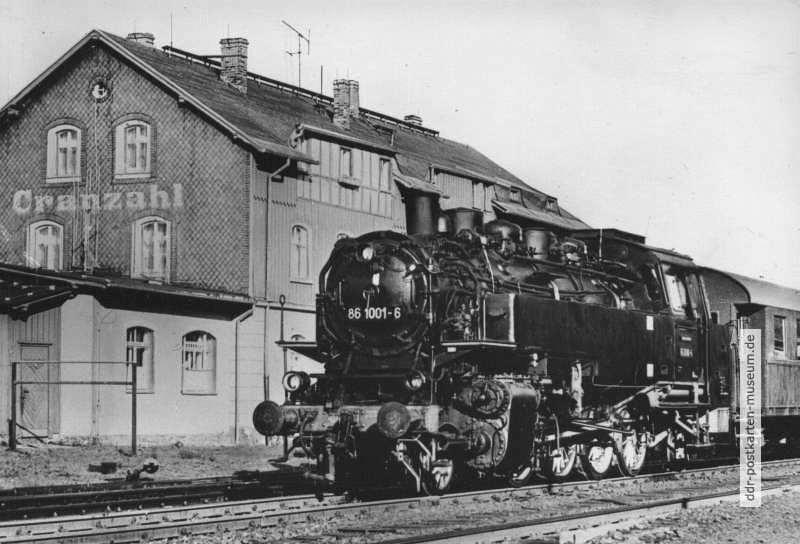 Dampflok 86 1001-6 mit Sonderzug im Bahnhof Cranzahl - 1982
