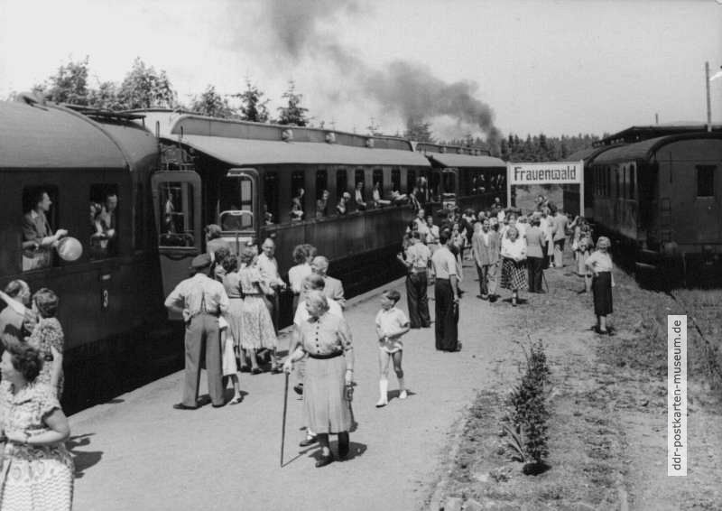Auf dem Bahnhof Frauenwald - 1980