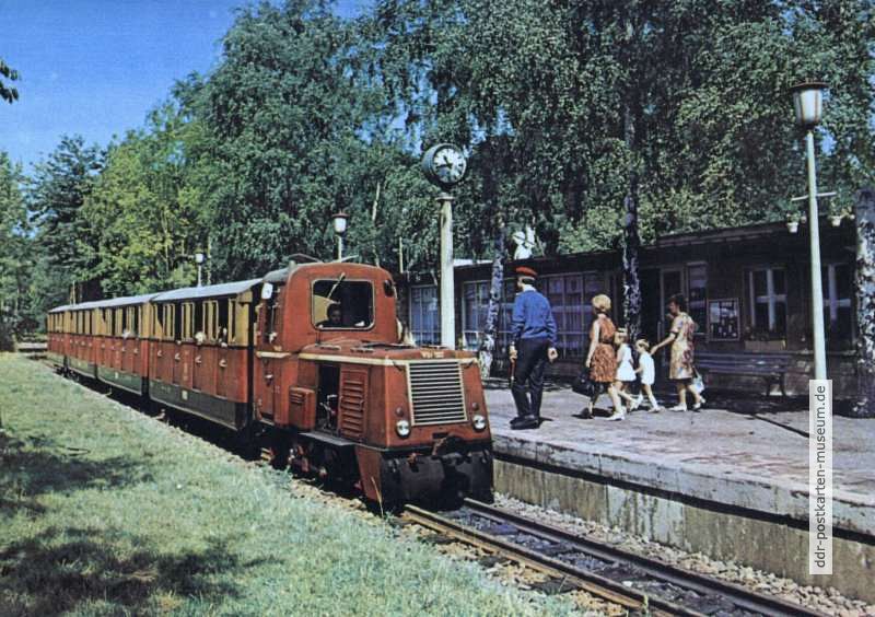 Pioniereisenbahn im Pionierpark "Ernst Thälmann" in der Wuhlheide - 1969