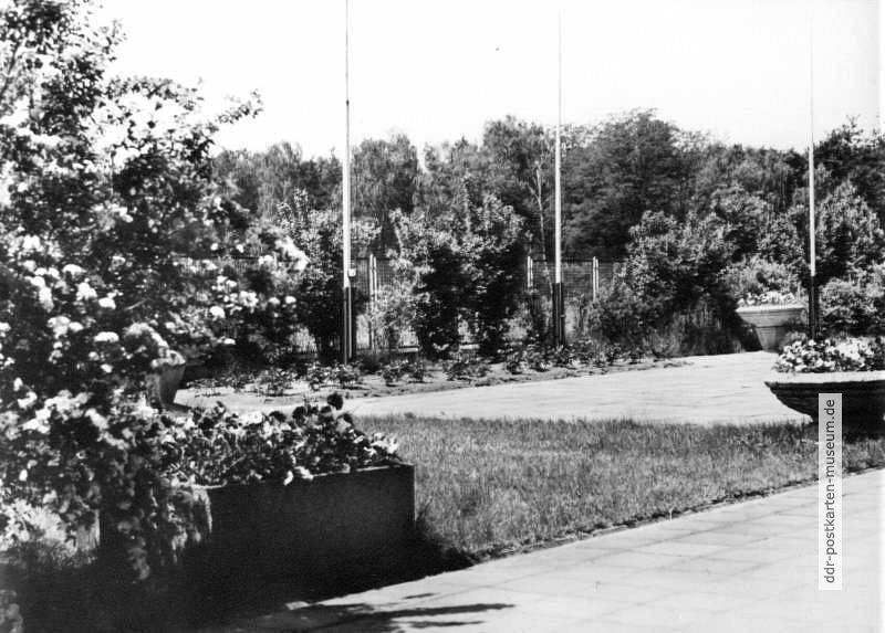 Pionierlager des VEB Stahl- und Walzwerk Brandenburg in Bollmannsruh, Appellplatz - 1977