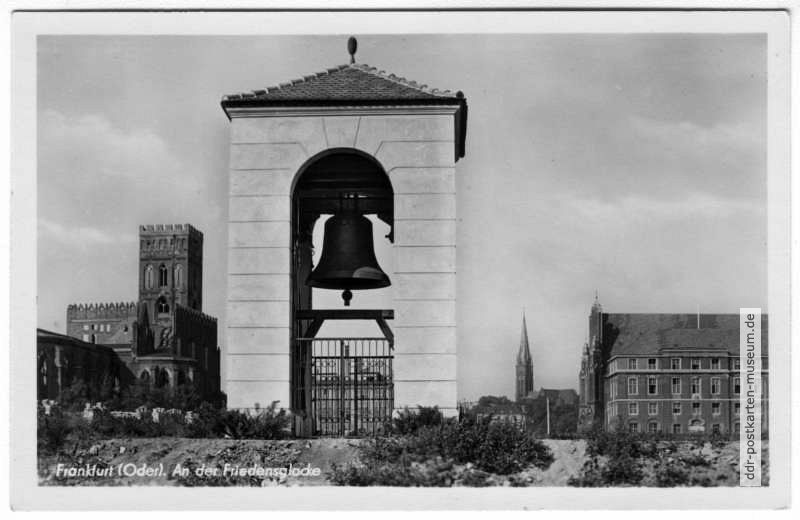 Friedensglocke, Ruine der Marienkirche - 1954