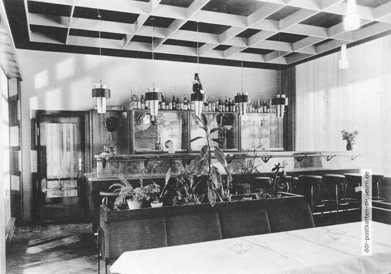Hoyerswerda, "Blauer Salon" mit Bar in der HO-Gaststätte "Libelle" - 1968