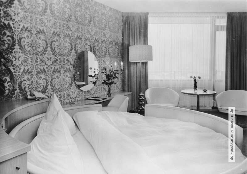 Warnemünde, Italienisches Zimmer im Hotel "Neptun" - 1971