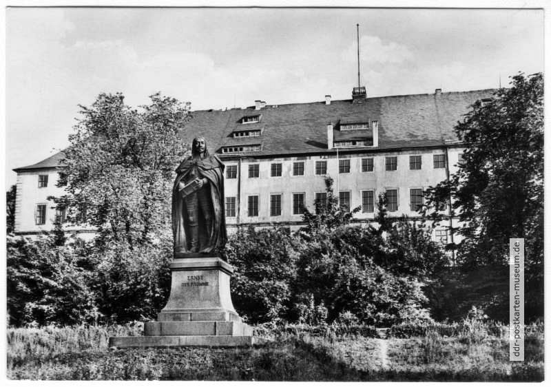 Denkmal "Ernst der Fromme" am Schloß Friedenstein - 1965