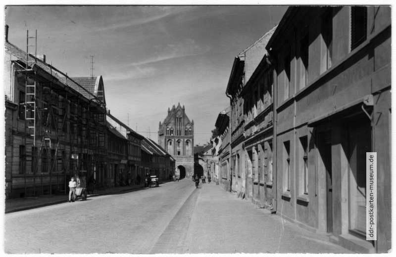 Rudolf-Breitscheid-Straße mit Blick zum Ruppiner Tor - 1961