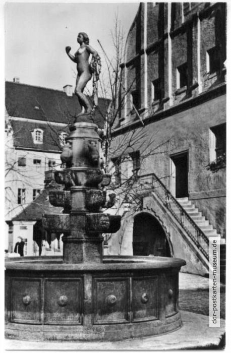 Rathausbrunnen mit Eingang zum Ratskeller - 1956 / 1959
