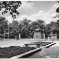 Bahnhofsvorplatz mit Sowjetischem Ehrenmal am Park der DSF - 1975