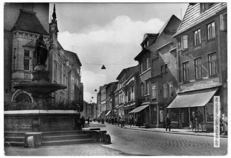 Straße des Friedens mit Borwinbrunnen - 1967