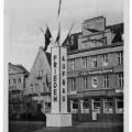 Friedenssäule vor dem Gebäude der SED-Kreisleitung Güstrow - 1951 