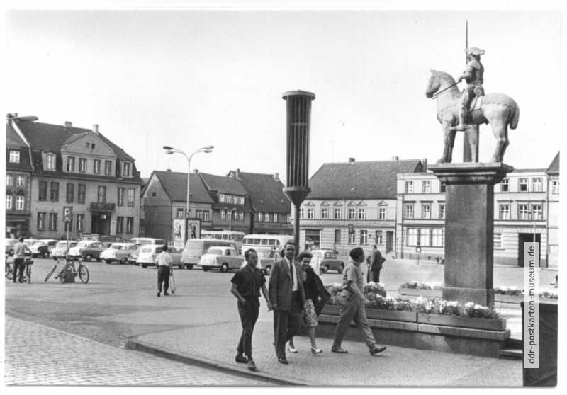 Friedrich-Engels-Platz mit Roland am Rathaus - 1979