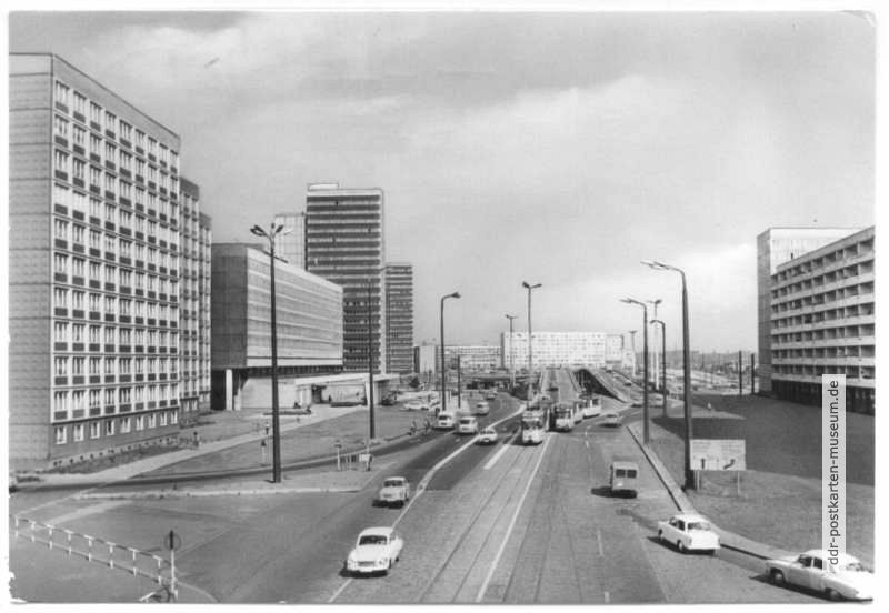 Leninallee mit Hochstraße - 1975