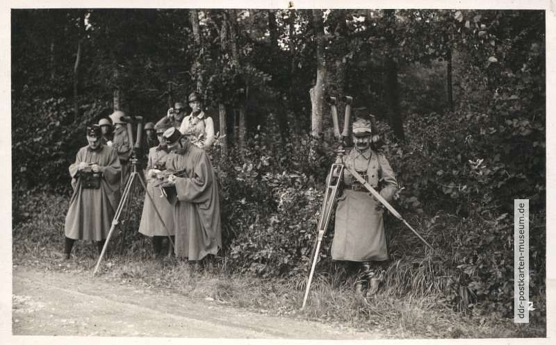 Österreichische Militärführung beobachtet Frontverlauf, Fotokarte - 1916