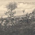 Postkarte mit Kriegsgeschehen an der Front: Auffahrende Artillerie in schwierigem Gelände - 1918