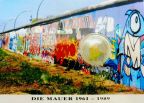 Souvenirpostkarte mit Berliner Mauer und echtem Mauerstückchen um 2010         