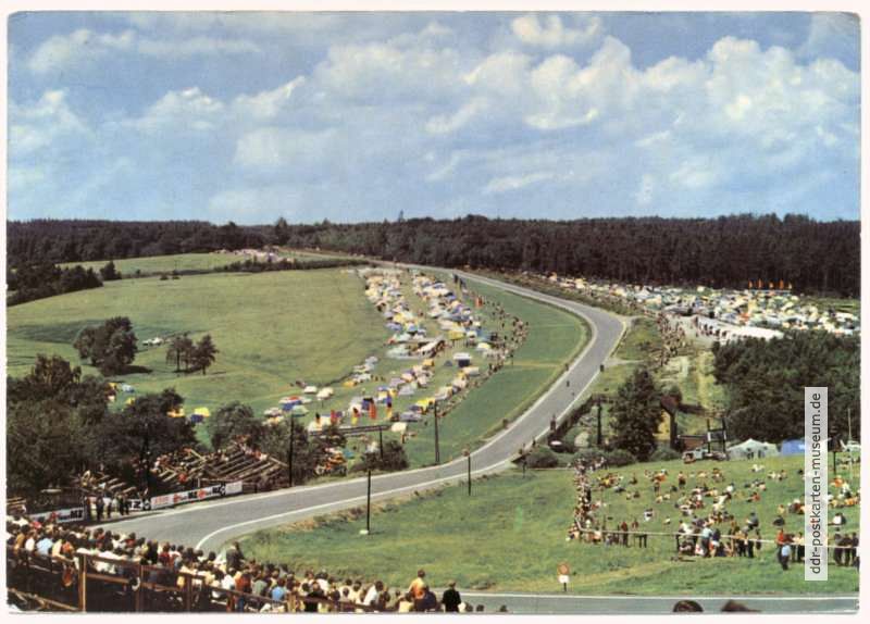 Sachsenring-Rennen, Blick von den Haupttribünen zum Queckenberg - 1971