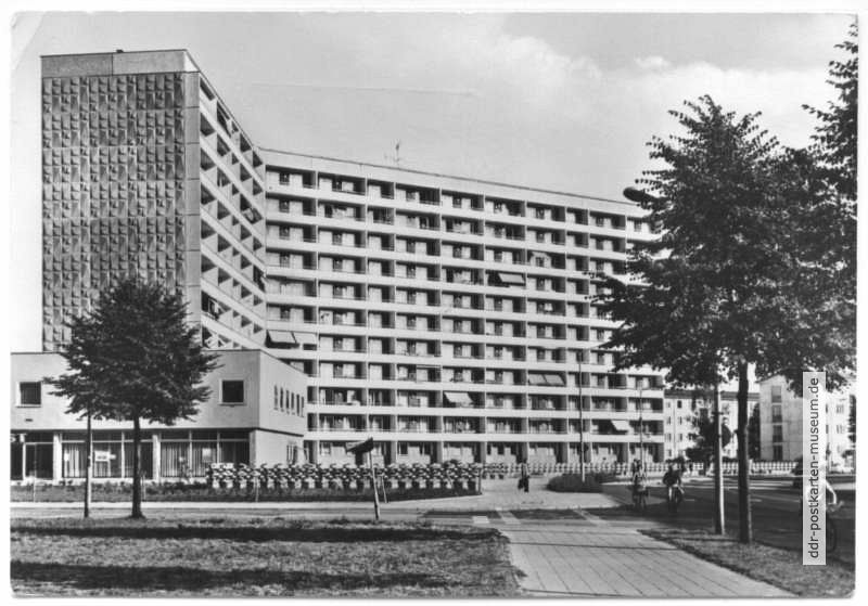 Wohnhochhaus an der Wilhelm-Pieck-Straße - 1977