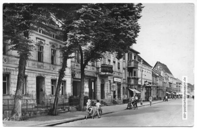 Blick vom Platz der Jugend in Richtung Zinnaer Straße - 1958