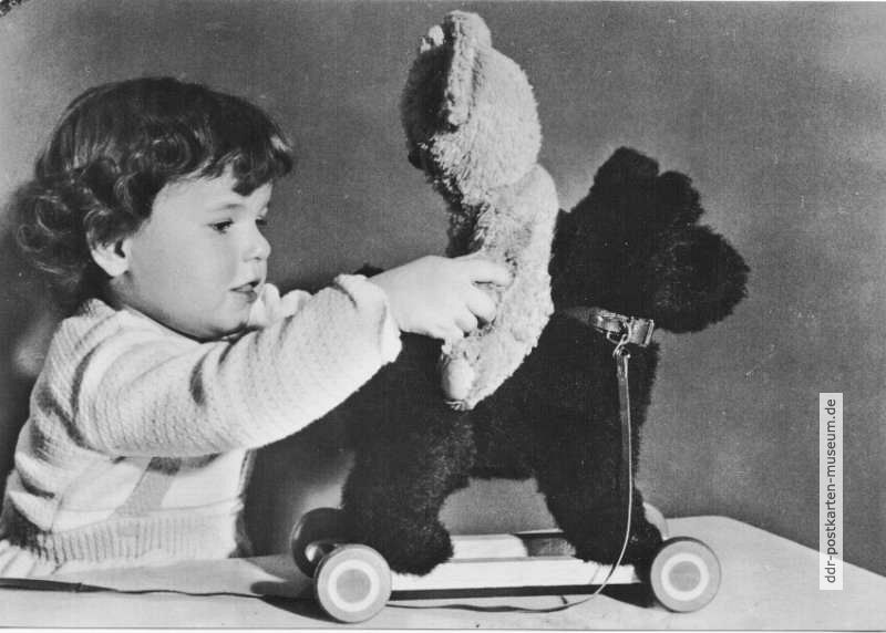 Kind mit Hund und Teddy - 1966