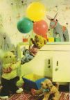 Karte 2852 Teddys Sohn mit Luftballons im Kinderzimmer -1960