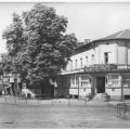Bahnhofsplatz mit Bahnhofshotel - 1976