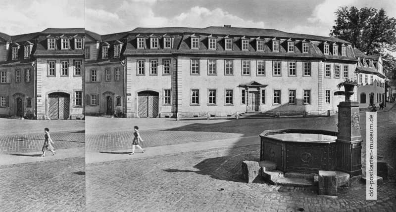 Durch Retuschierung verkürztes, unmodisch gewordenes langes Kleid, Weimar - 1957/1970
