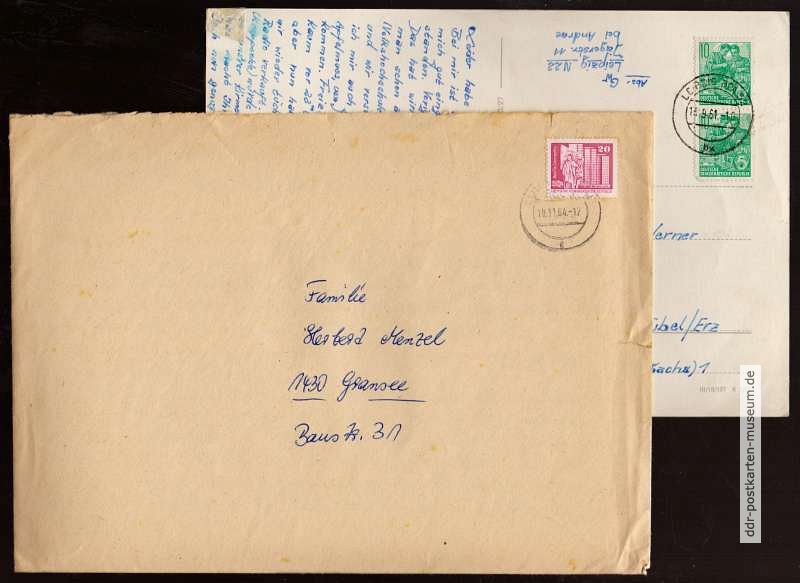 Postalisch gelaufene Superformat-Karte und ab 1967 erforderliches Kuvert für Superformat