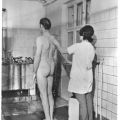 Nackter Mann im Sanatorium Antonsthal - äußerst kurioses wie seltenes Ansichtskartenmotv