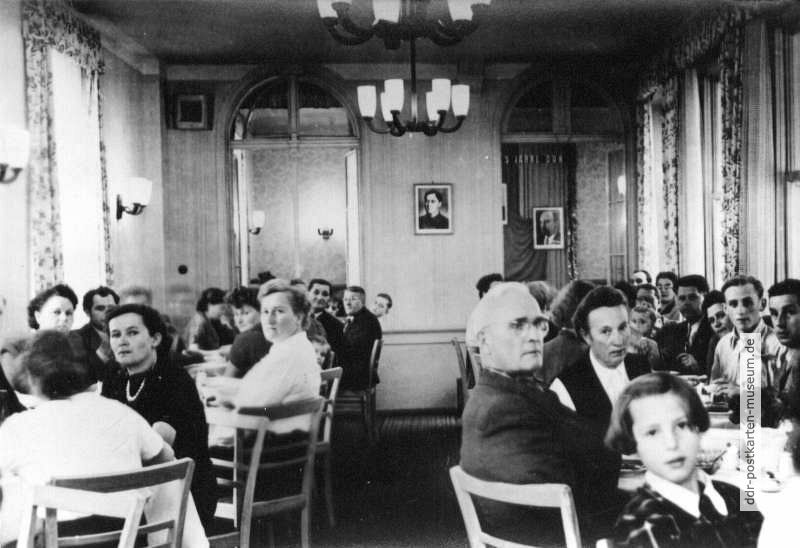 Speisesaal im FDGB-Ferienheim "IV. Parteitag der SED" in Bad Schandau - 1957