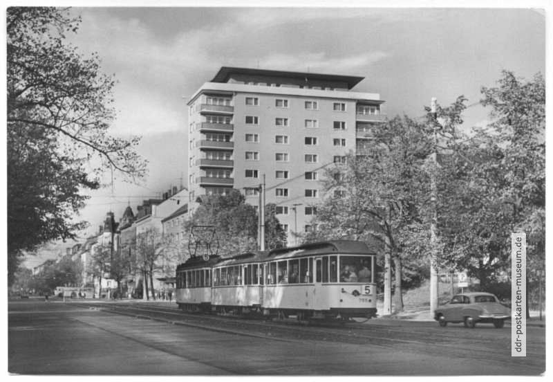 Hochhaus an der Karl-Liebknecht-Straße, Straßenbahn Linie 5 - 1964
