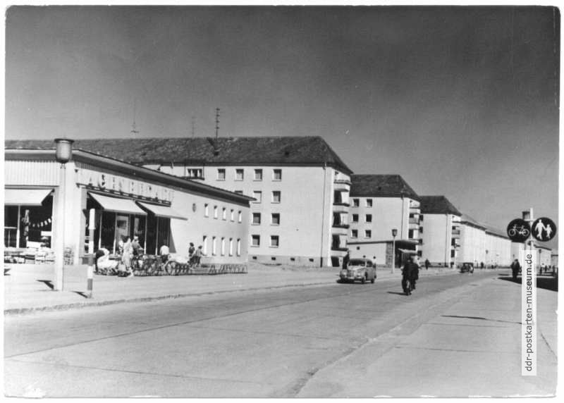 Neubauten an der Robert-Koch-Straße, Kaufhalle - 1963