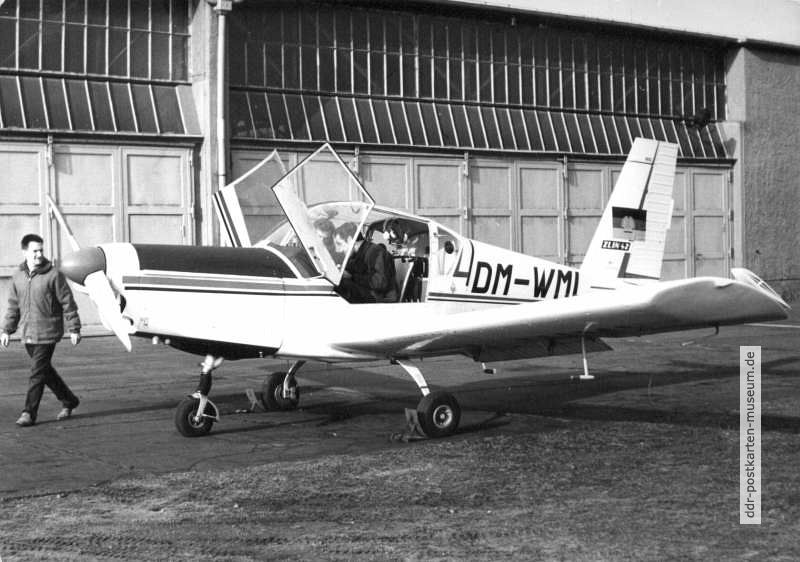 Propellerflugzeug "Zlin 42" aus der CSSR für Segelflugsport - 1975 