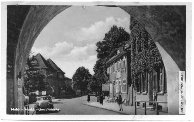 Blick durch das Steintor zur Lindenstraße - 1955